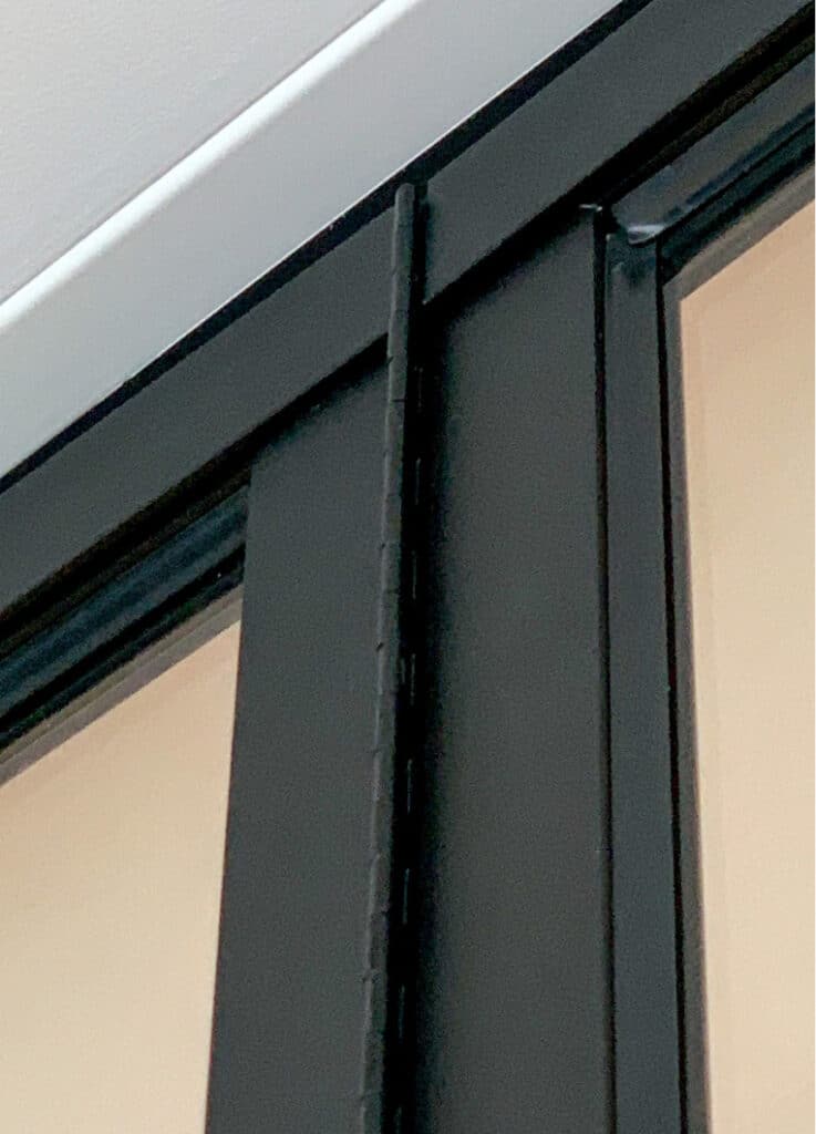Detail of Zona Glass door hardware.